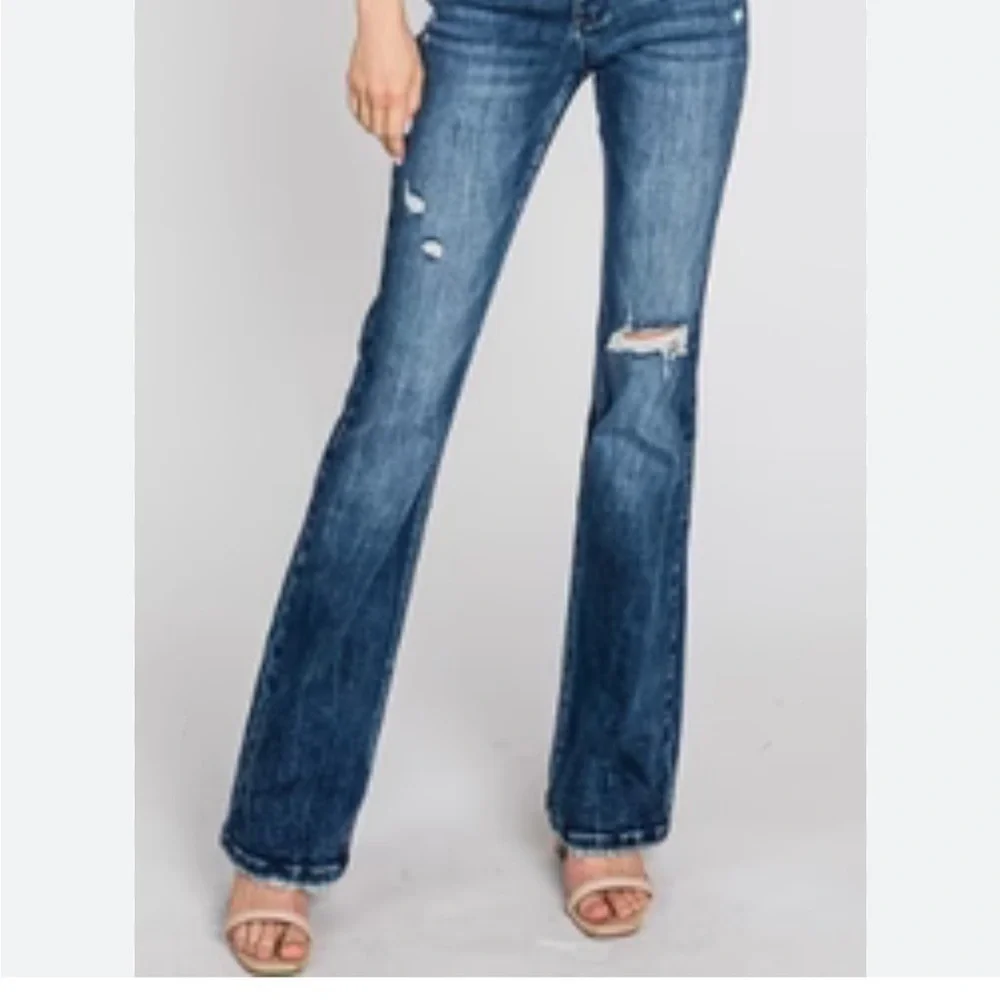 Petra 153 distressed classic boot cut jeans. Size waist 32.